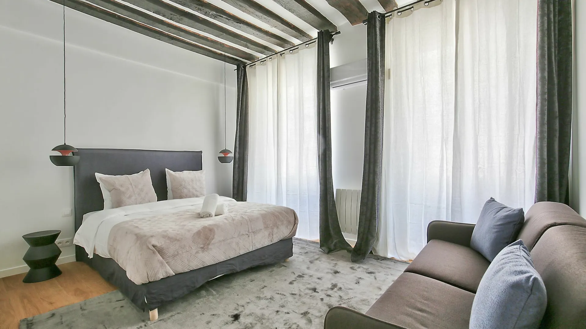 69 - Authentic Parisian Daire *