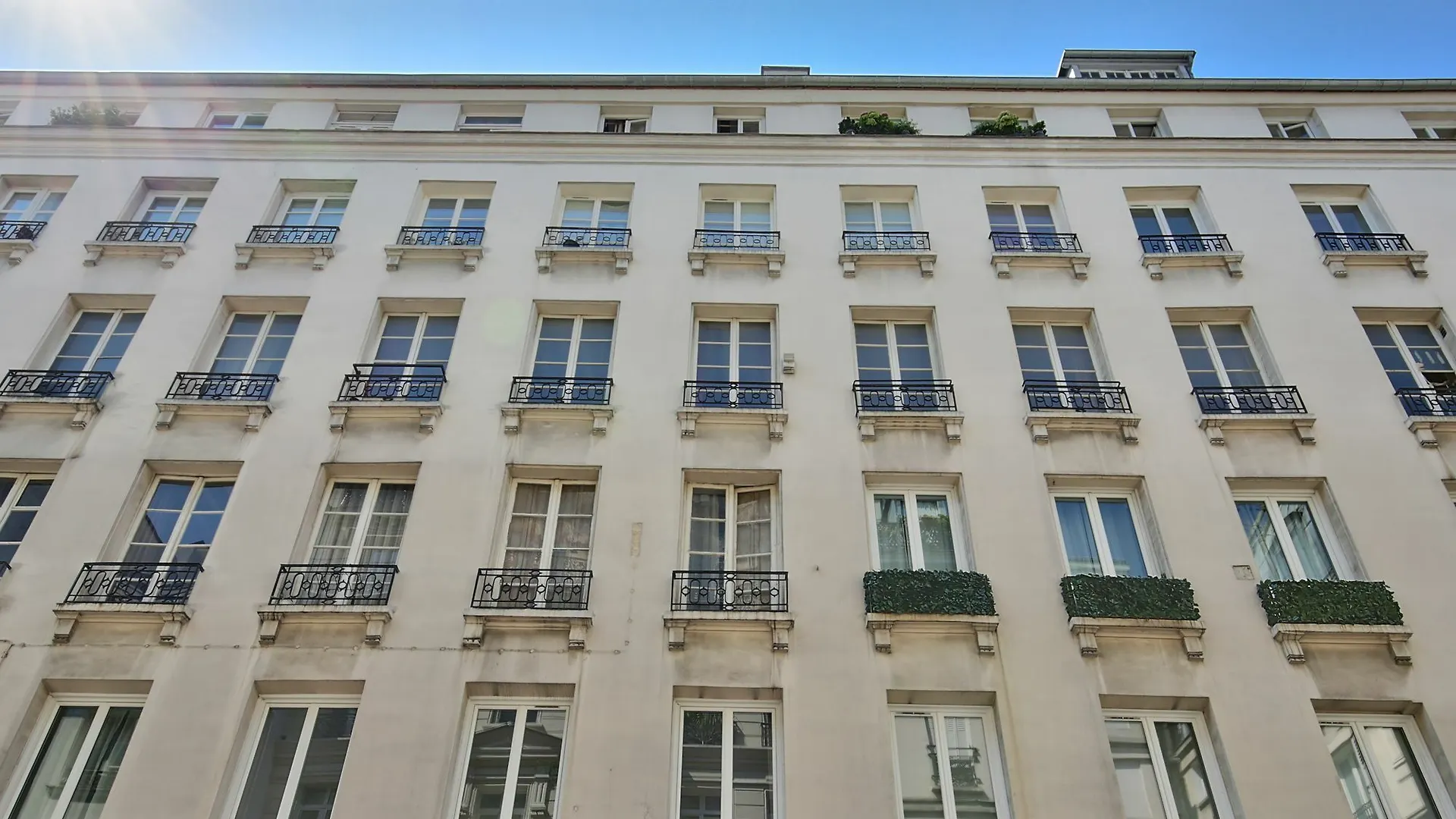 69 - Authentic Parisian * Paris